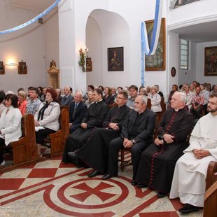 Grindų autorius - Arvydas Bumblys. Telšių Švč. Mergelės Marijos Ėmimo į dangų bažnyčia