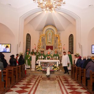 Grindų autorius - Arvydas Bumblys. Telšių Švč. Mergelės Marijos Ėmimo į dangų bažnyčia