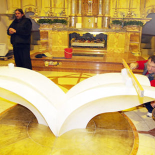 Altoriaus maketą sukūrė Arvydas Bumblys ir dizaineris Sigitas Danielius