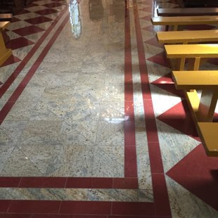 Grindų autorius - Arvydas Bumblys. Telšių Švč. Mergelės Marijos Ėmimo į dangų bažnyčia