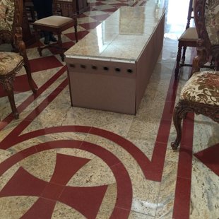 Grindų autorius - Arvydas Bumblys. Telšių Švč. Mergelės Marijos Ėmimo į dangų bažnyčia