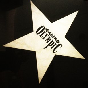 Dekoratyvinis plytelių pjaustymas - inkrustavimas.