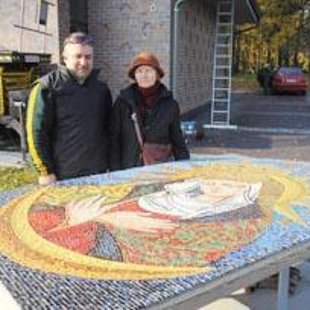 Arvydo Bumblio ir Angelės Banytės kurta ir gaminta mozaika beveik metus.
