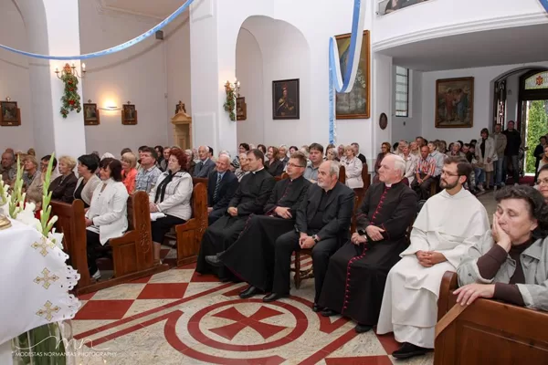 Grindų autorius - Arvydas Bumblys. Telšių Švč. Mergelės Marijos Ėmimo į dangų bažnyčia